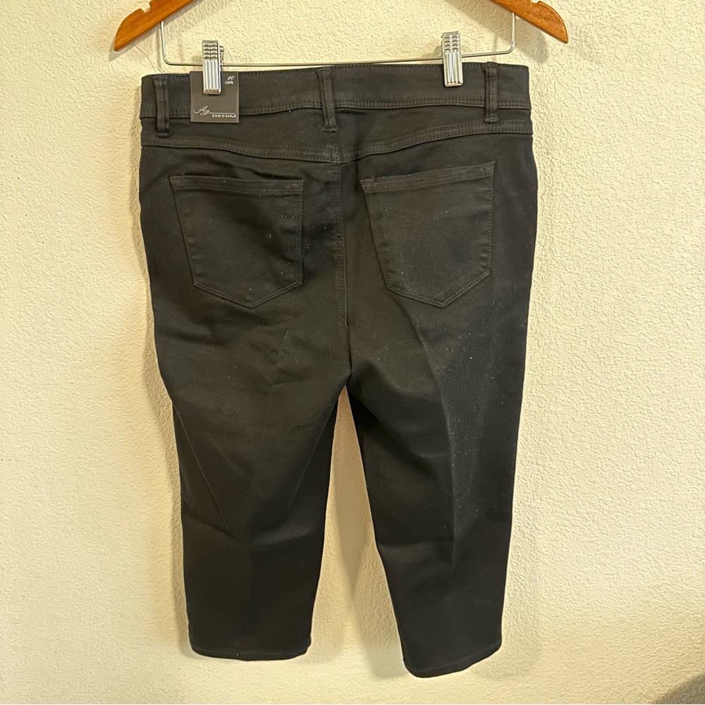 A3 Design Capris - Picture 3 of 4